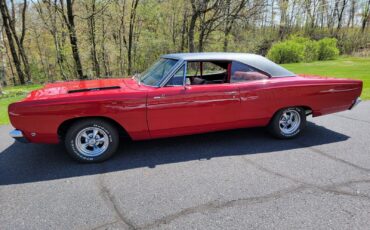 Plymouth-Road-Runner-1968-hardtop