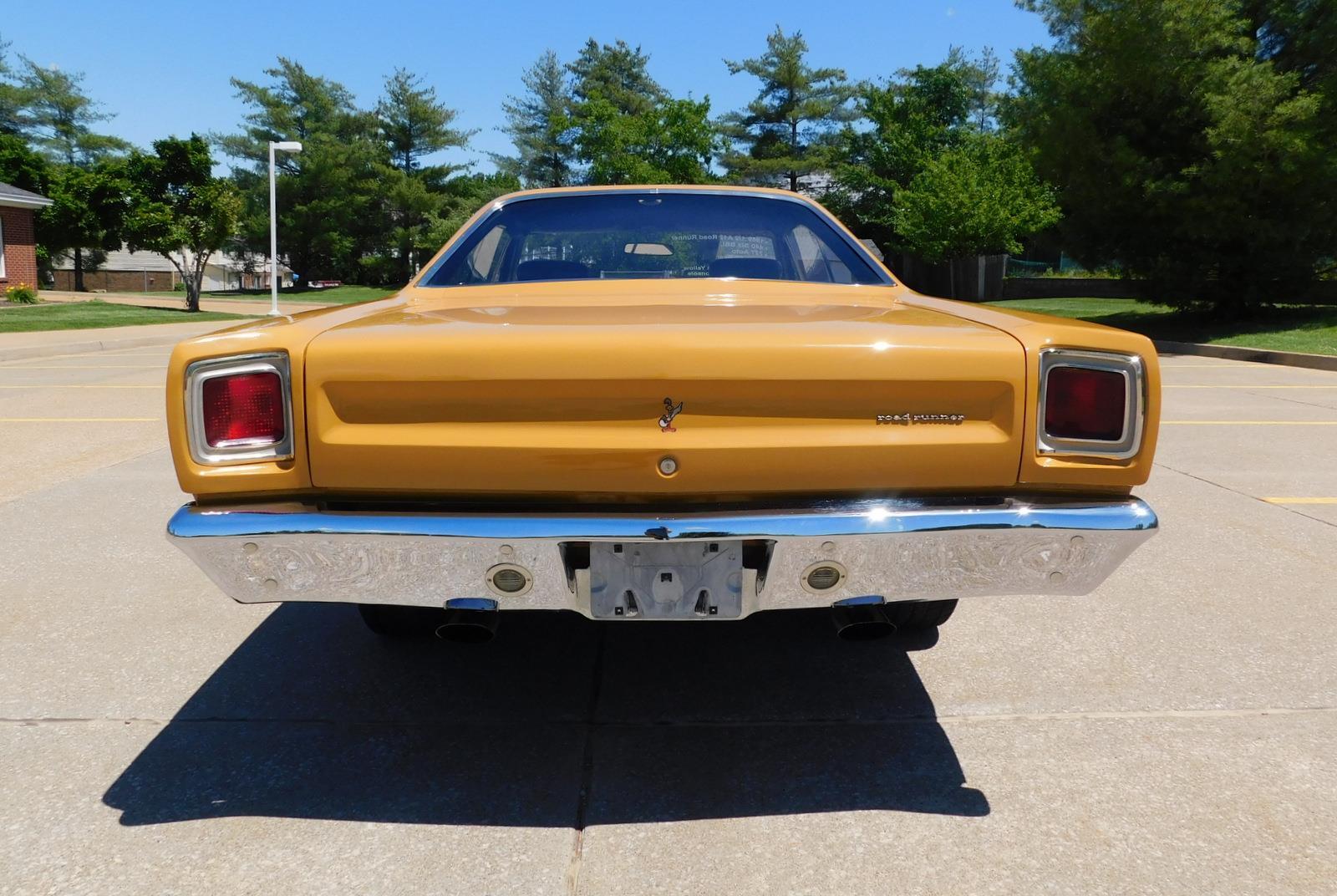 Plymouth-Road-Runner-1969-10