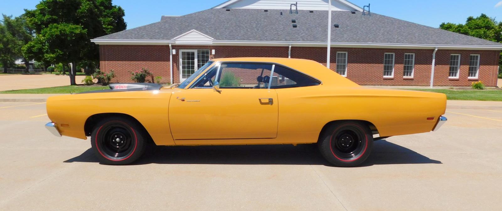 Plymouth-Road-Runner-1969-11