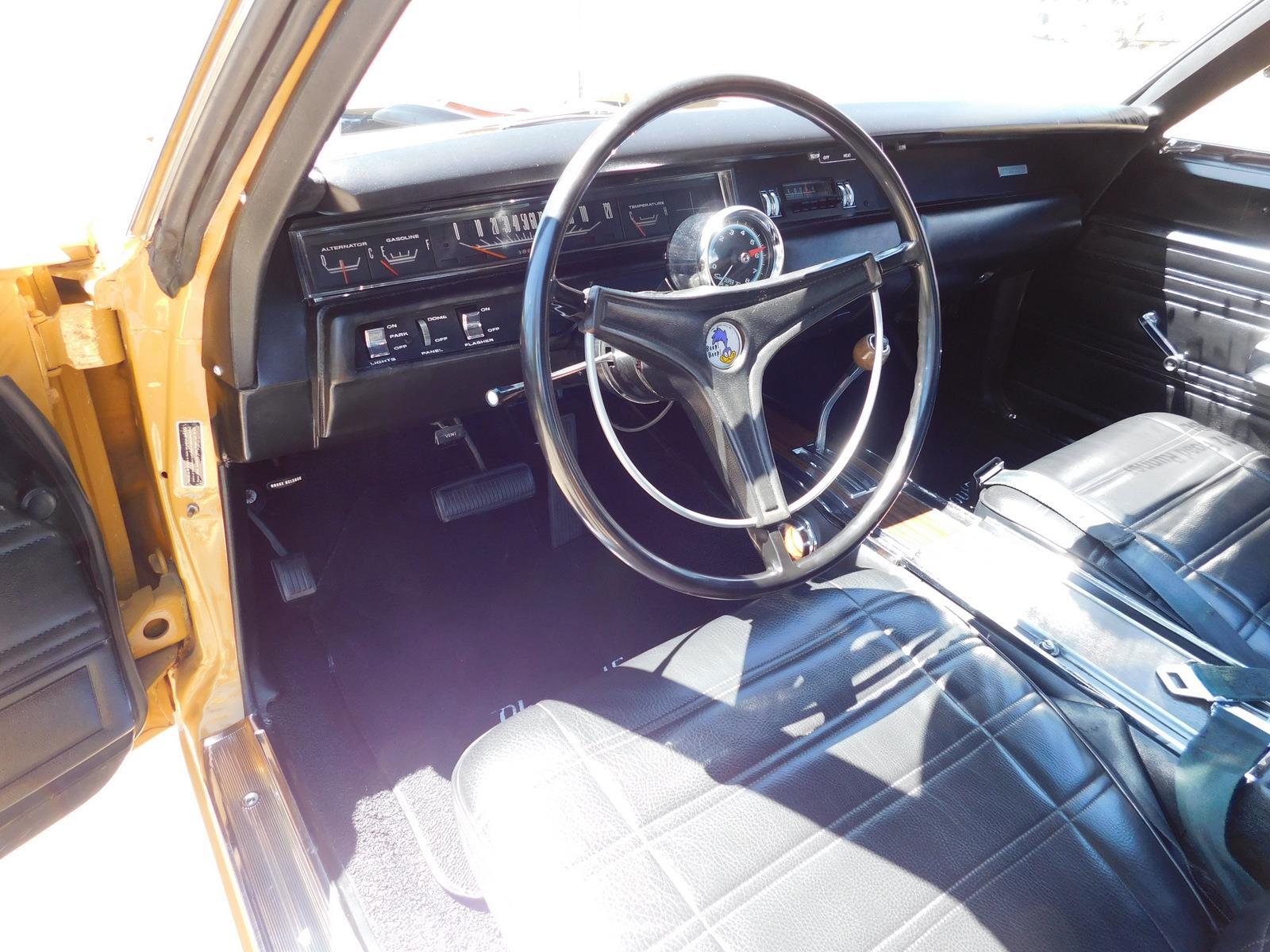 Plymouth-Road-Runner-1969-13