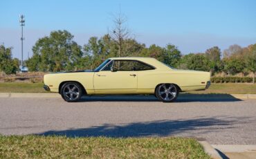 Plymouth-Road-Runner-1969-2-Door-1