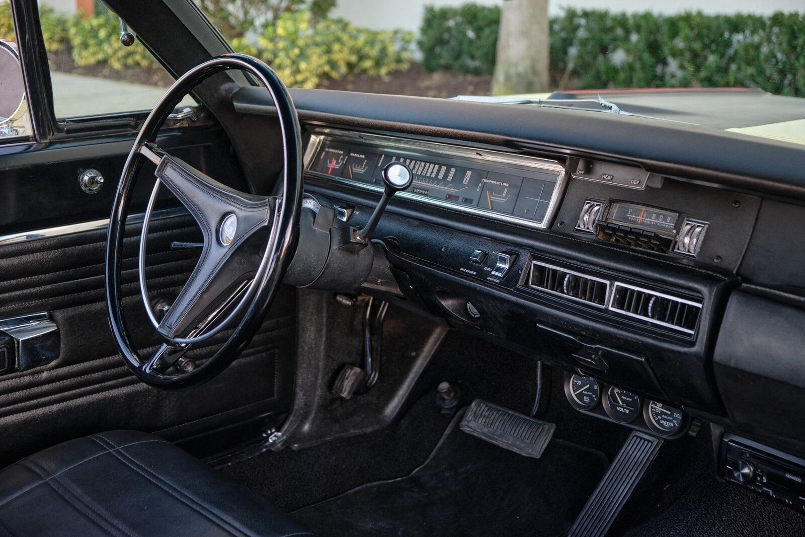 Plymouth-Road-Runner-1969-2-Door-12