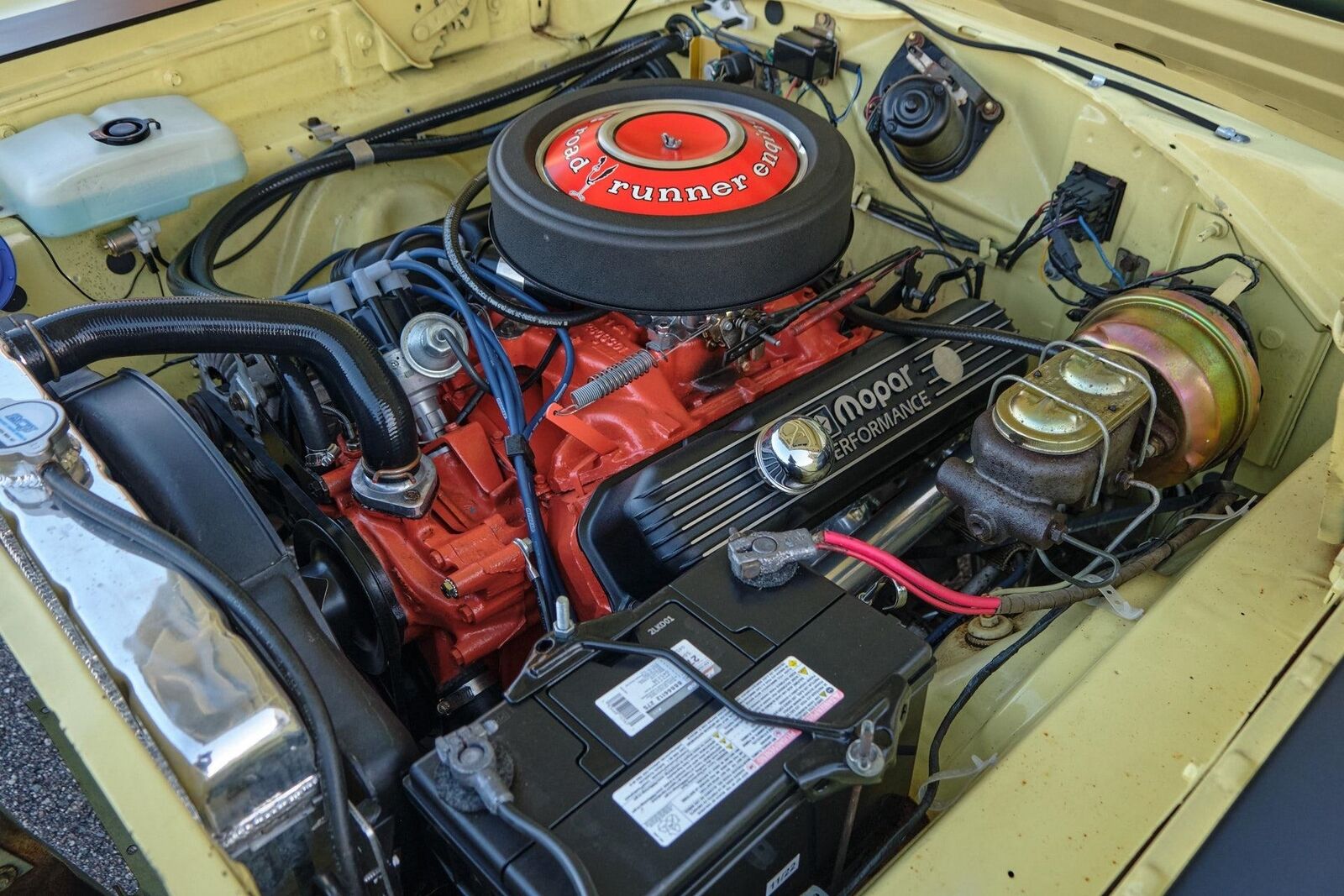 Plymouth-Road-Runner-1969-2-Door-16