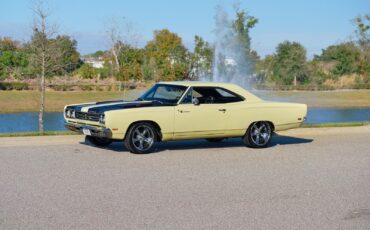 Plymouth-Road-Runner-1969-2-Door-21