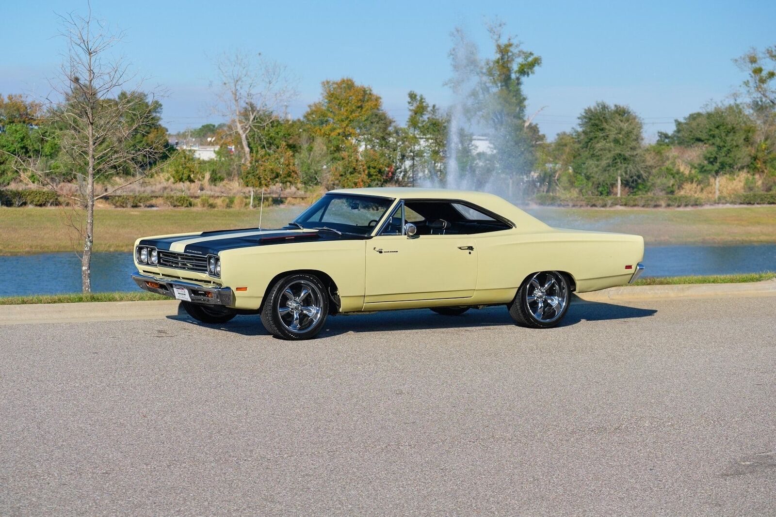 Plymouth-Road-Runner-1969-2-Door-21
