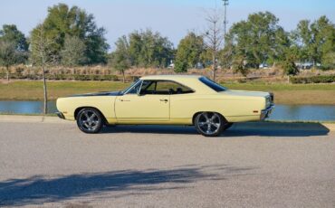 Plymouth-Road-Runner-1969-2-Door-23