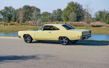 Plymouth-Road-Runner-1969-2-Door-24