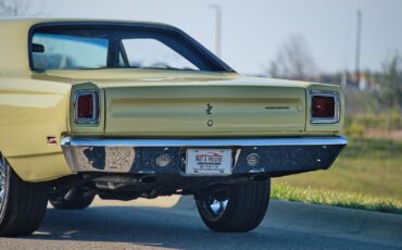 Plymouth-Road-Runner-1969-2-Door-25