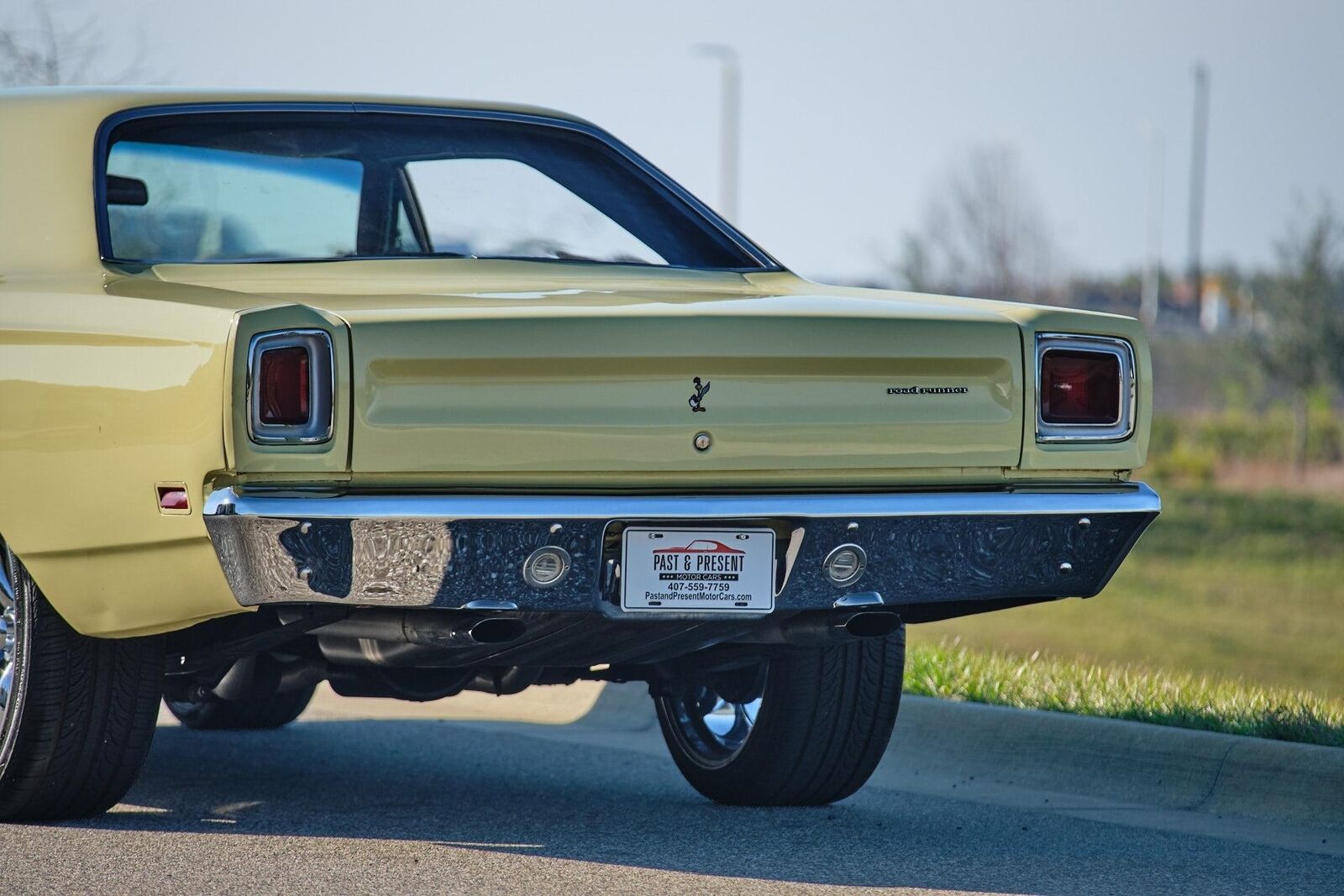 Plymouth-Road-Runner-1969-2-Door-25