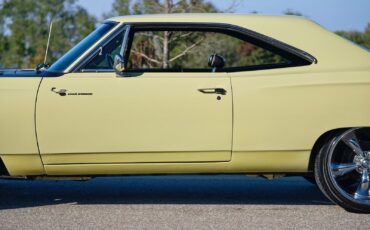 Plymouth-Road-Runner-1969-2-Door-27