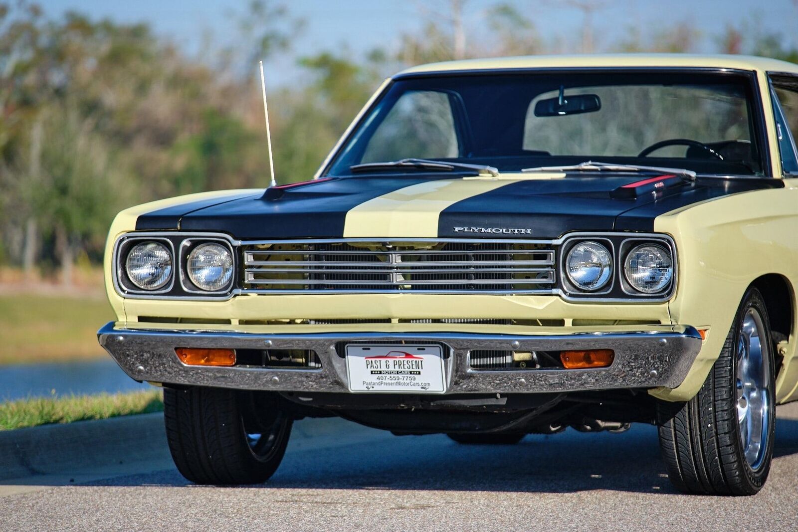 Plymouth-Road-Runner-1969-2-Door-29