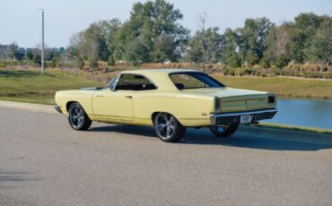Plymouth-Road-Runner-1969-2-Door-3