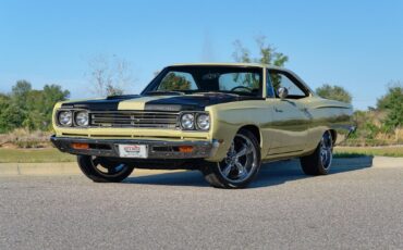 Plymouth-Road-Runner-1969-2-Door-36