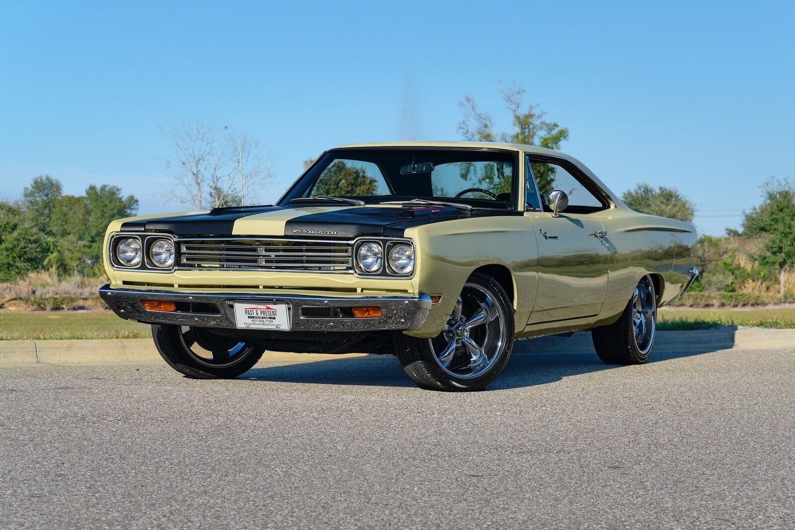 Plymouth-Road-Runner-1969-2-Door-36
