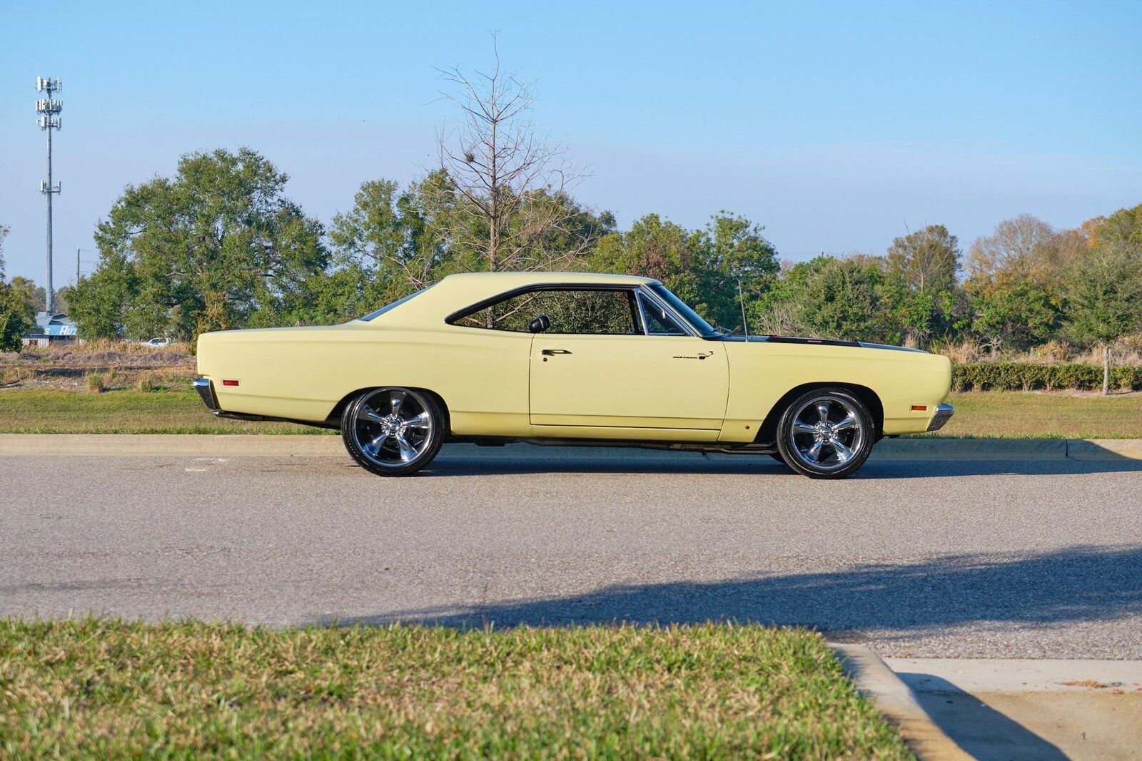 Plymouth-Road-Runner-1969-2-Door-37