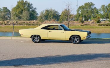 Plymouth-Road-Runner-1969-2-Door-38