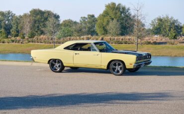 Plymouth-Road-Runner-1969-2-Door-39