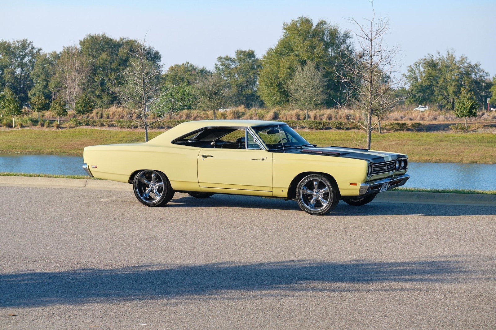 Plymouth-Road-Runner-1969-2-Door-39