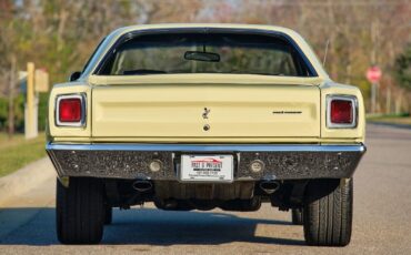 Plymouth-Road-Runner-1969-2-Door-4