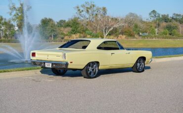 Plymouth-Road-Runner-1969-2-Door-5