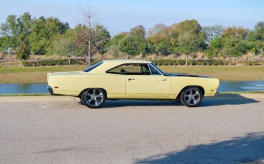 Plymouth-Road-Runner-1969-2-Door-6