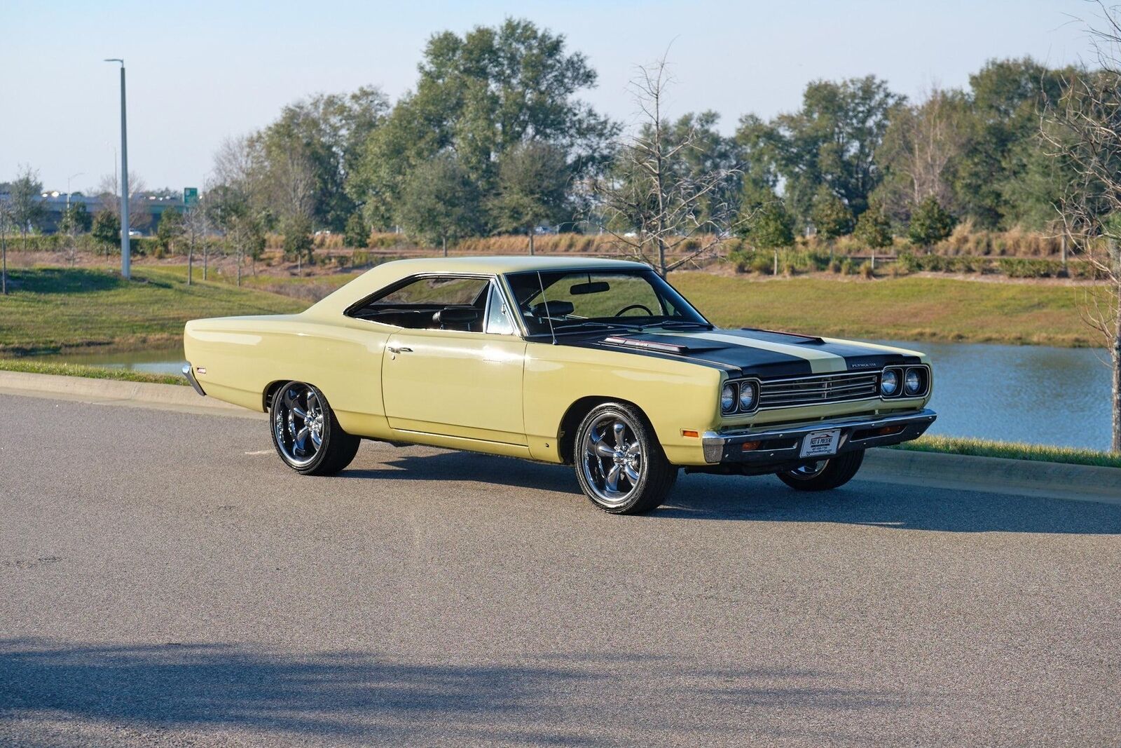 Plymouth-Road-Runner-1969-2-Door-8