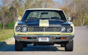 Plymouth-Road-Runner-1969-2-Door-9