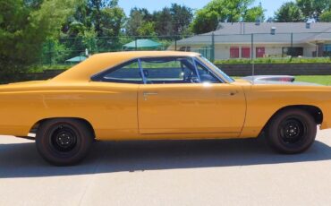 Plymouth-Road-Runner-1969-23