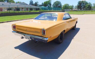 Plymouth-Road-Runner-1969-24