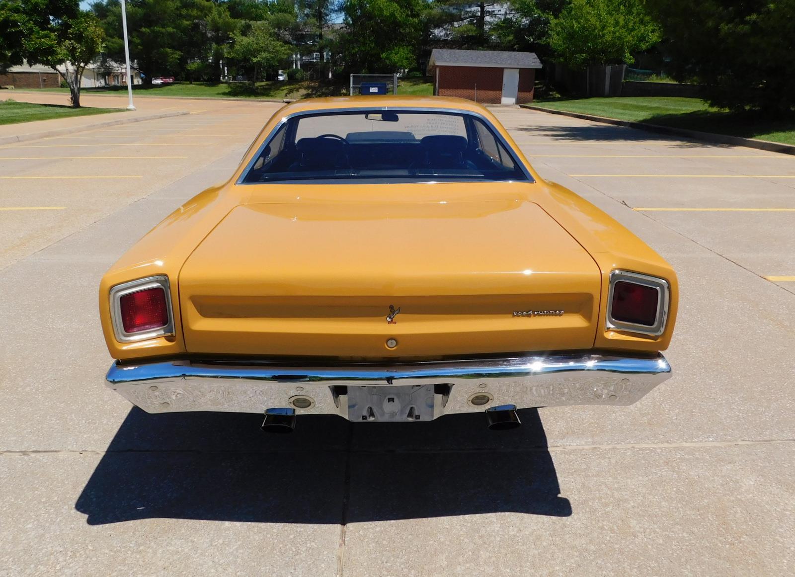 Plymouth-Road-Runner-1969-26