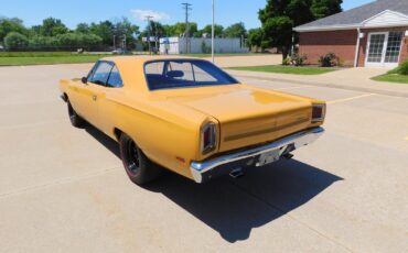 Plymouth-Road-Runner-1969-27
