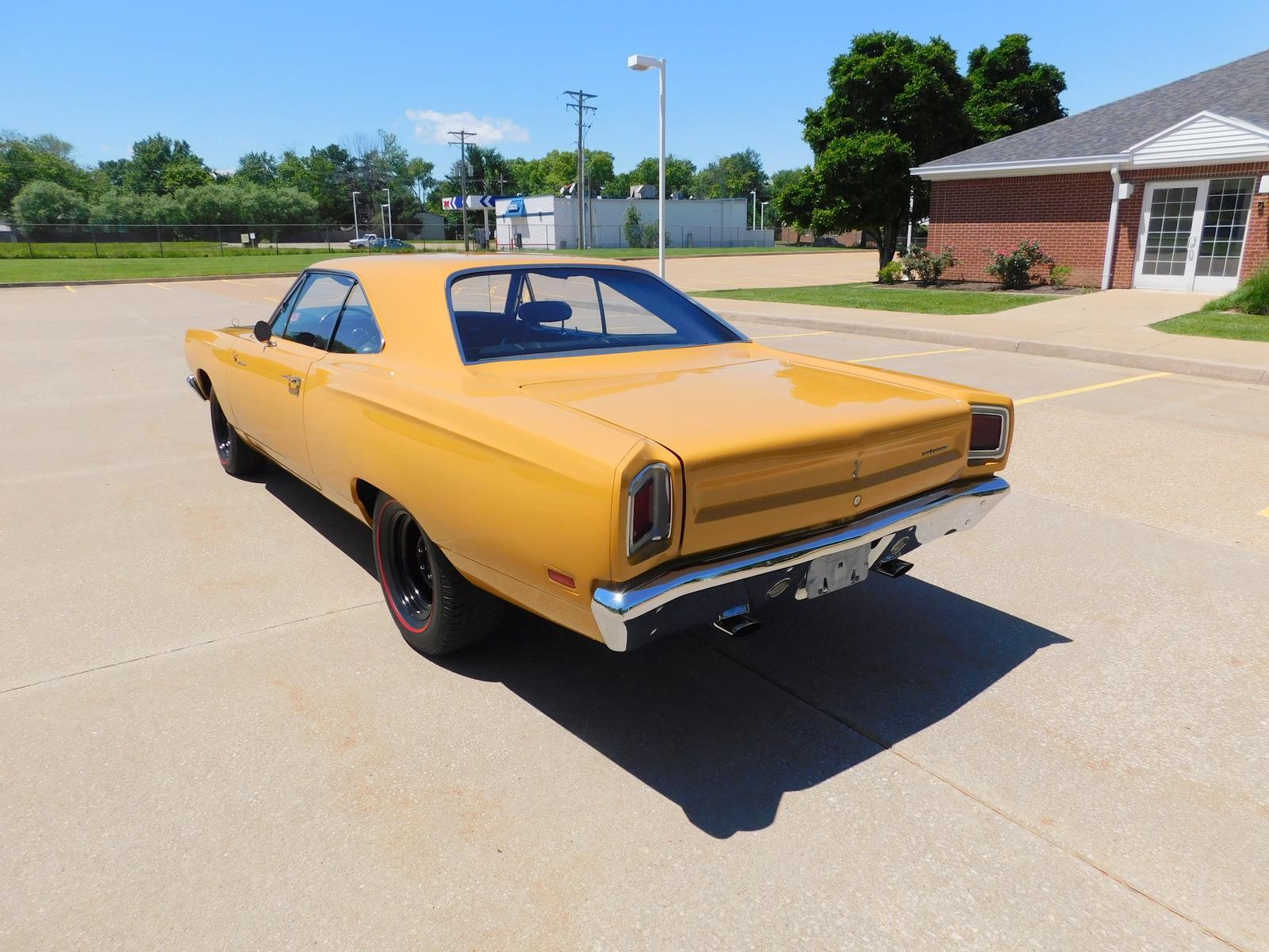Plymouth-Road-Runner-1969-27