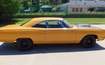Plymouth-Road-Runner-1969-3