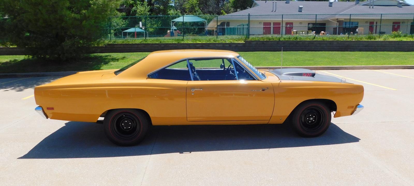 Plymouth-Road-Runner-1969-3