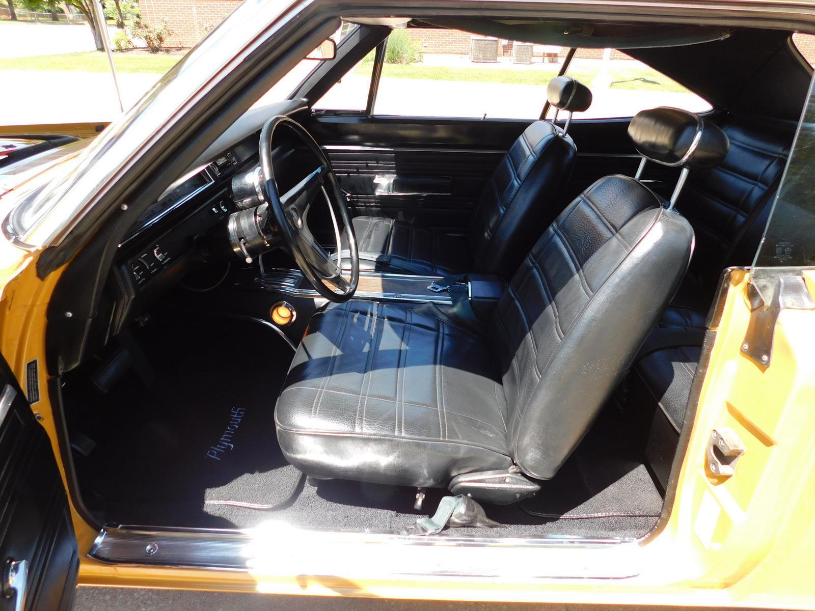 Plymouth-Road-Runner-1969-33