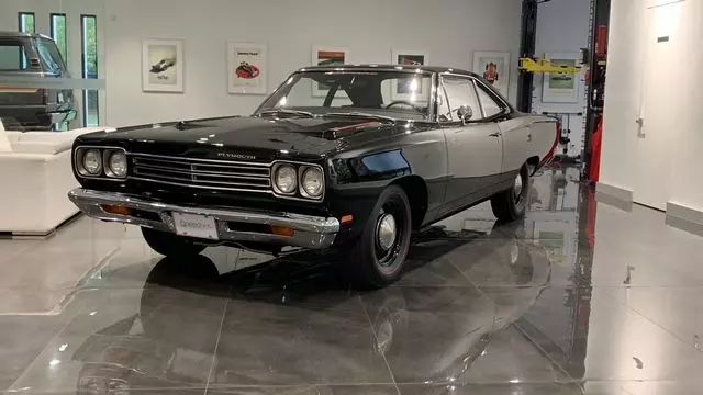 Plymouth-Road-Runner-1969-Coupe-1