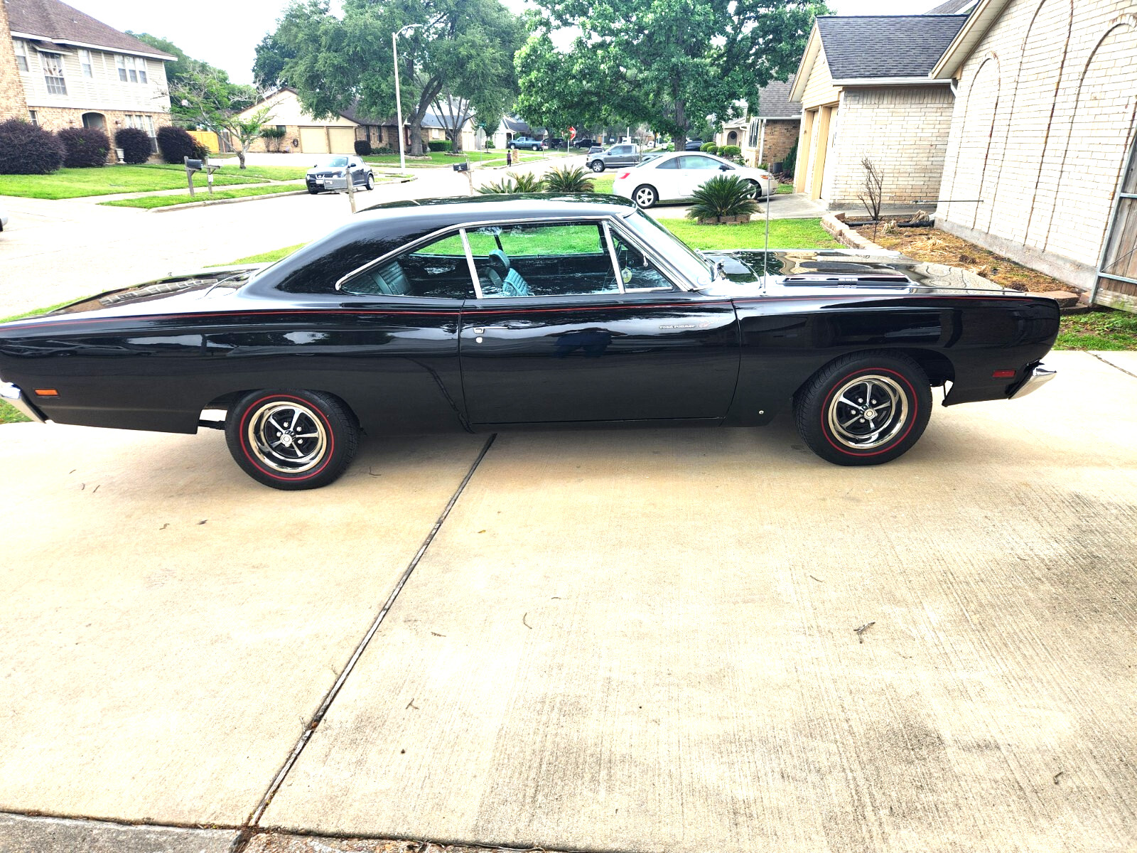 Plymouth-Road-Runner-1969-Coupe-1