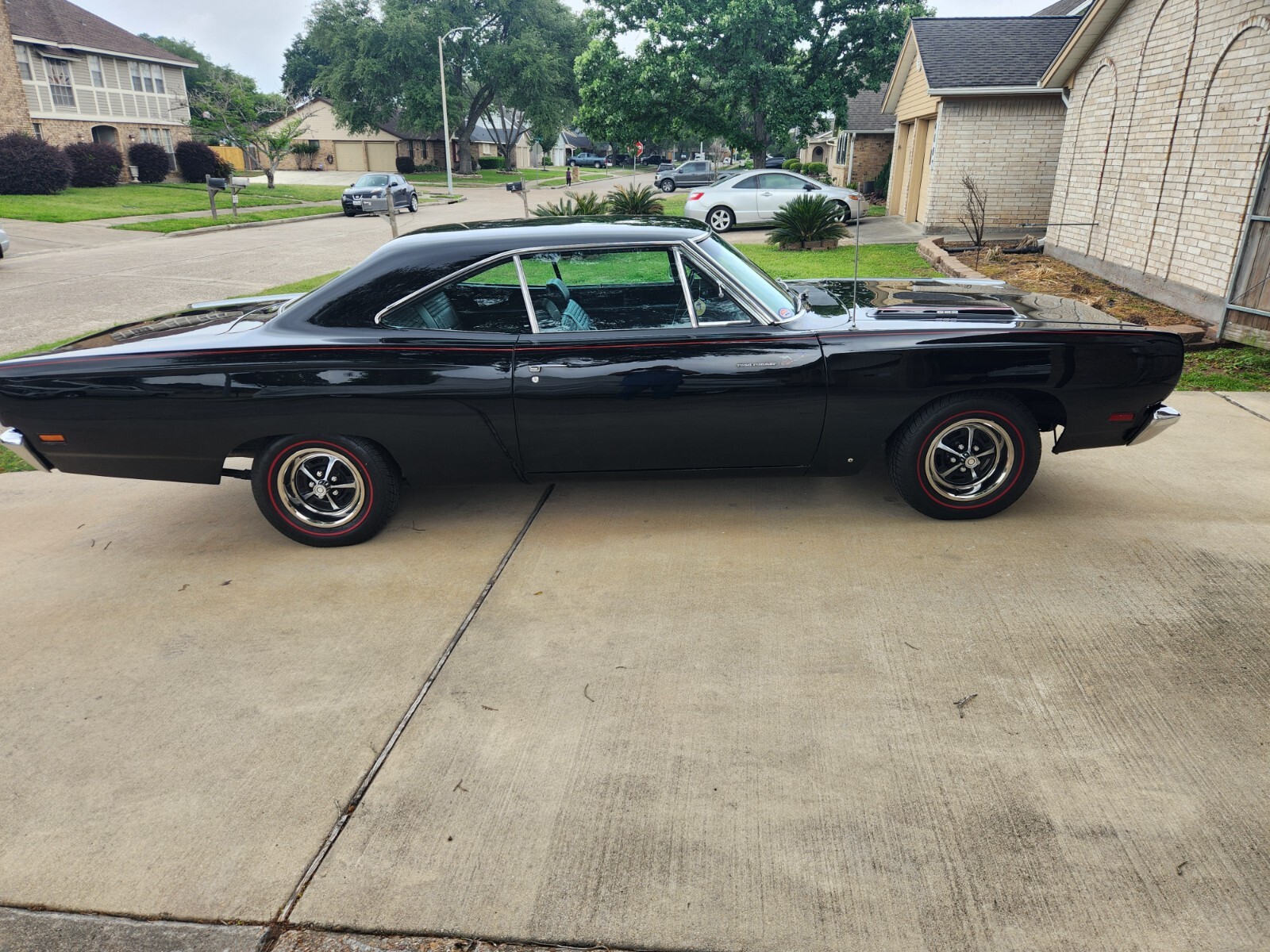 Plymouth-Road-Runner-1969-Coupe-12