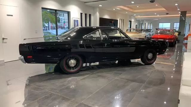 Plymouth-Road-Runner-1969-Coupe-4