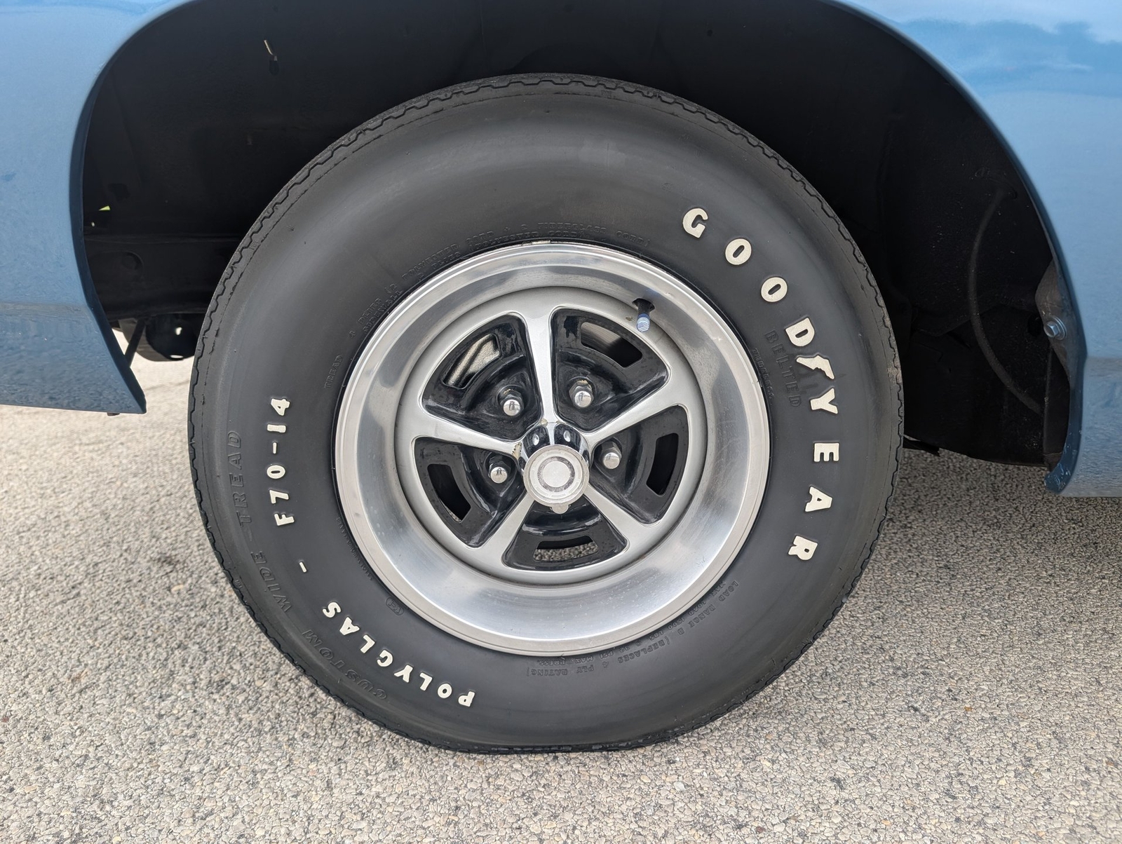 Plymouth-Road-Runner-1970-Coupe-5