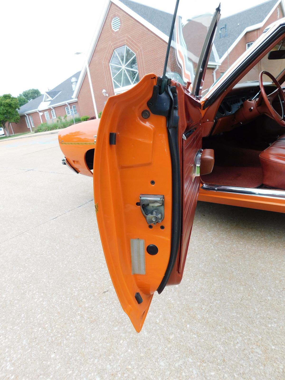 Plymouth-Road-Runner-1970-coupe-23