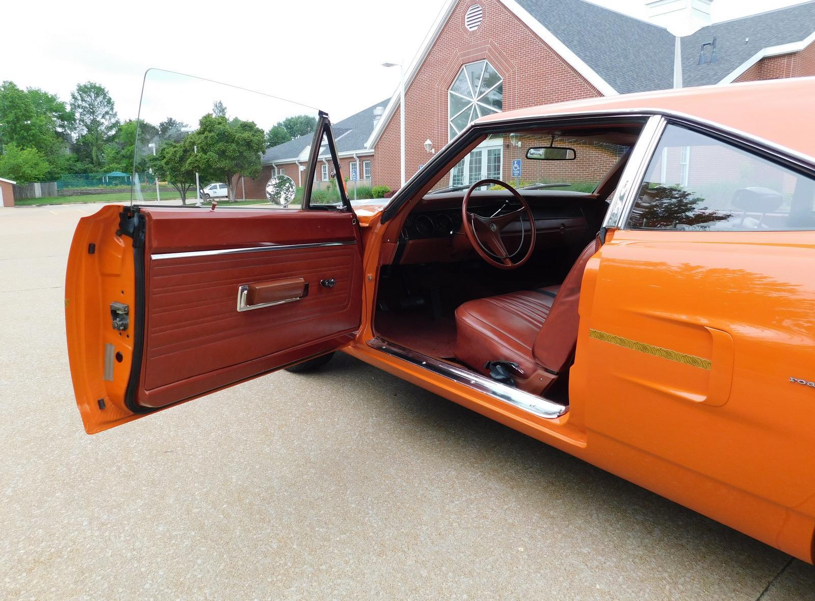 Plymouth-Road-Runner-1970-coupe-9