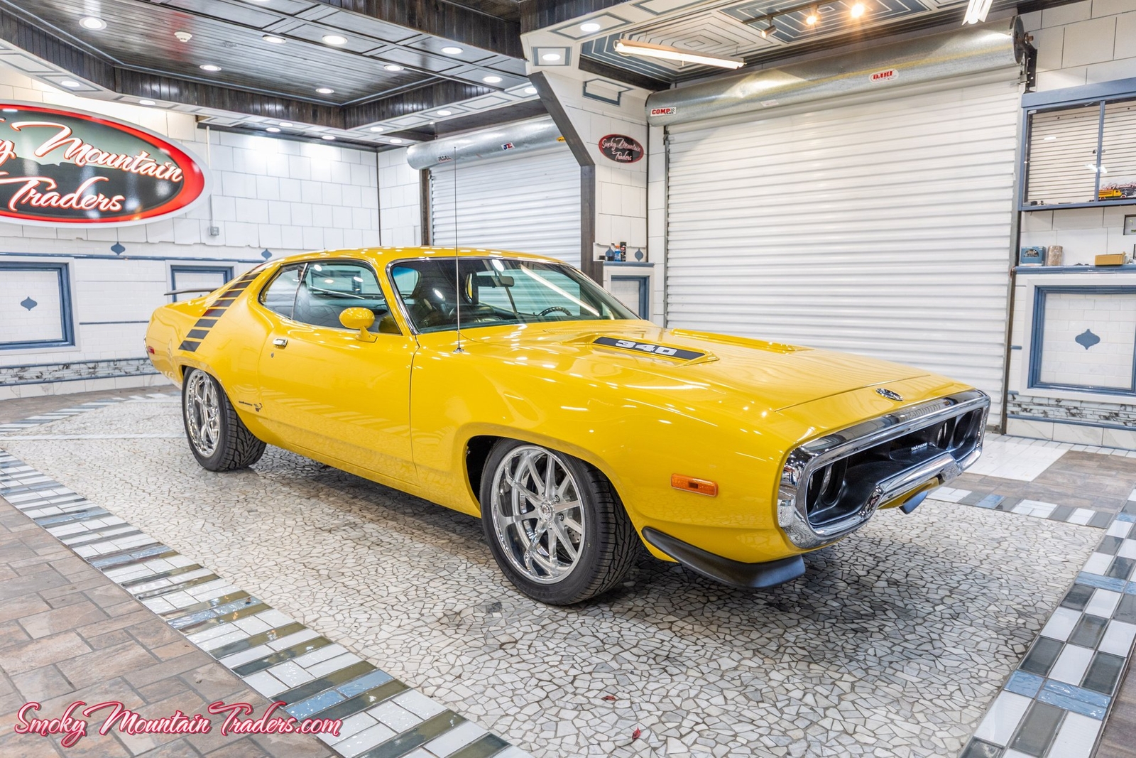 Plymouth-Road-Runner-1972-15