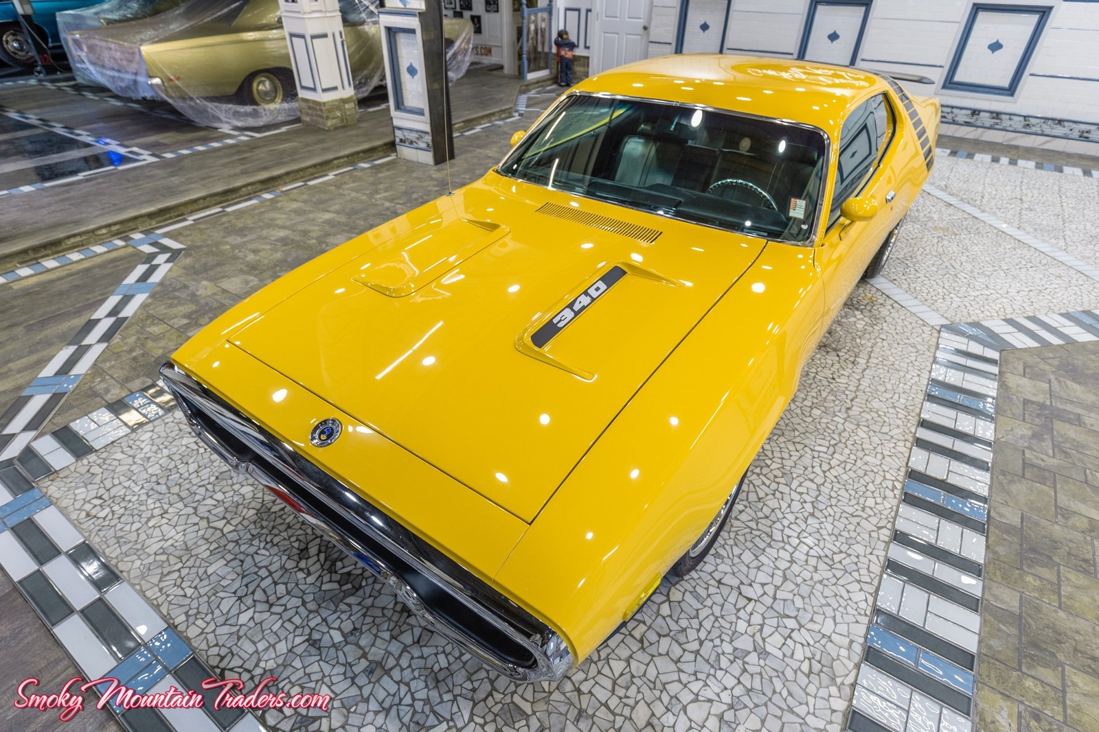 Plymouth-Road-Runner-1972-2