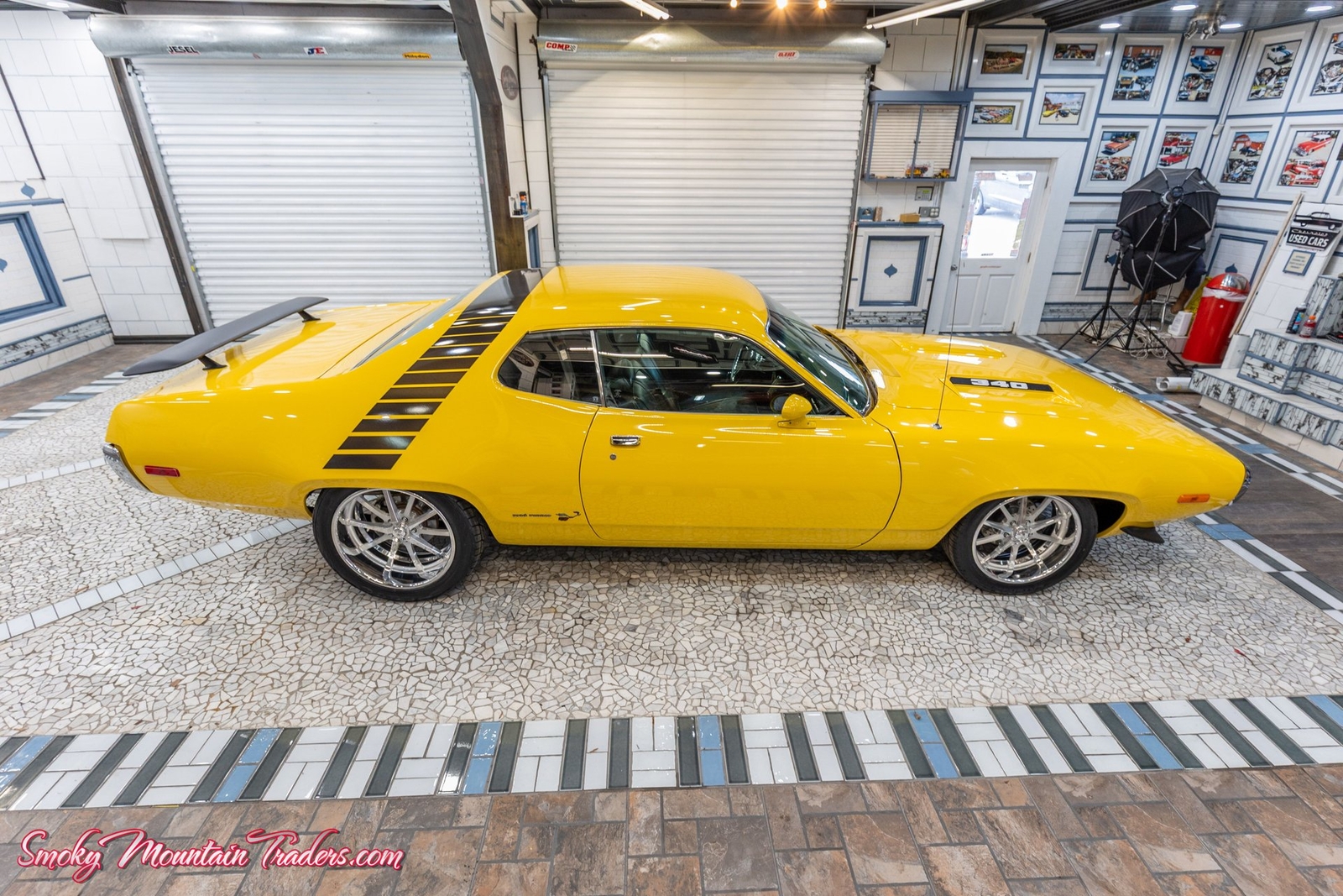 Plymouth-Road-Runner-1972-21