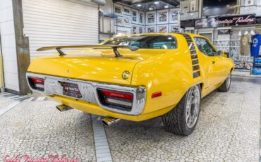 Plymouth-Road-Runner-1972-23