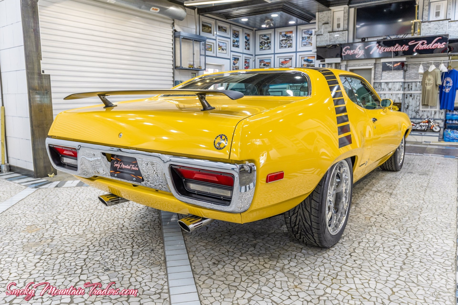 Plymouth-Road-Runner-1972-23