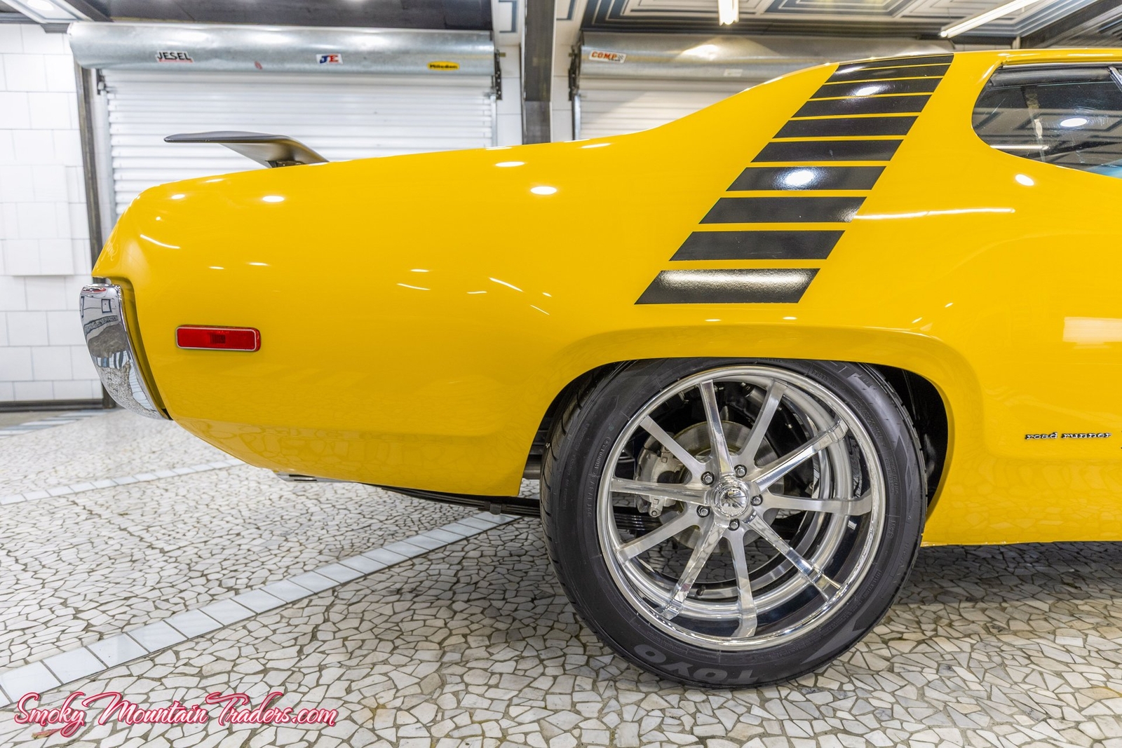 Plymouth-Road-Runner-1972-28