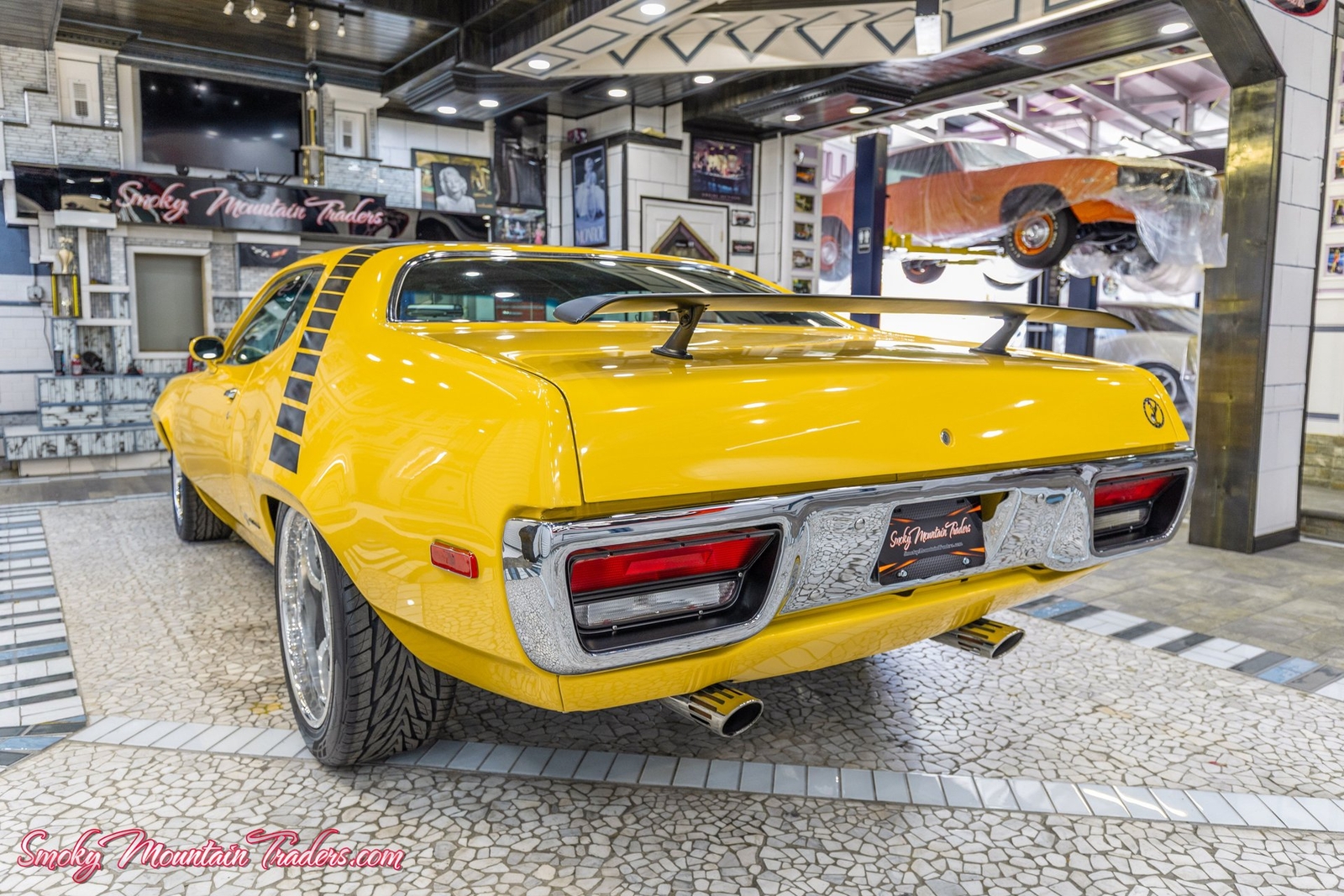 Plymouth-Road-Runner-1972-36