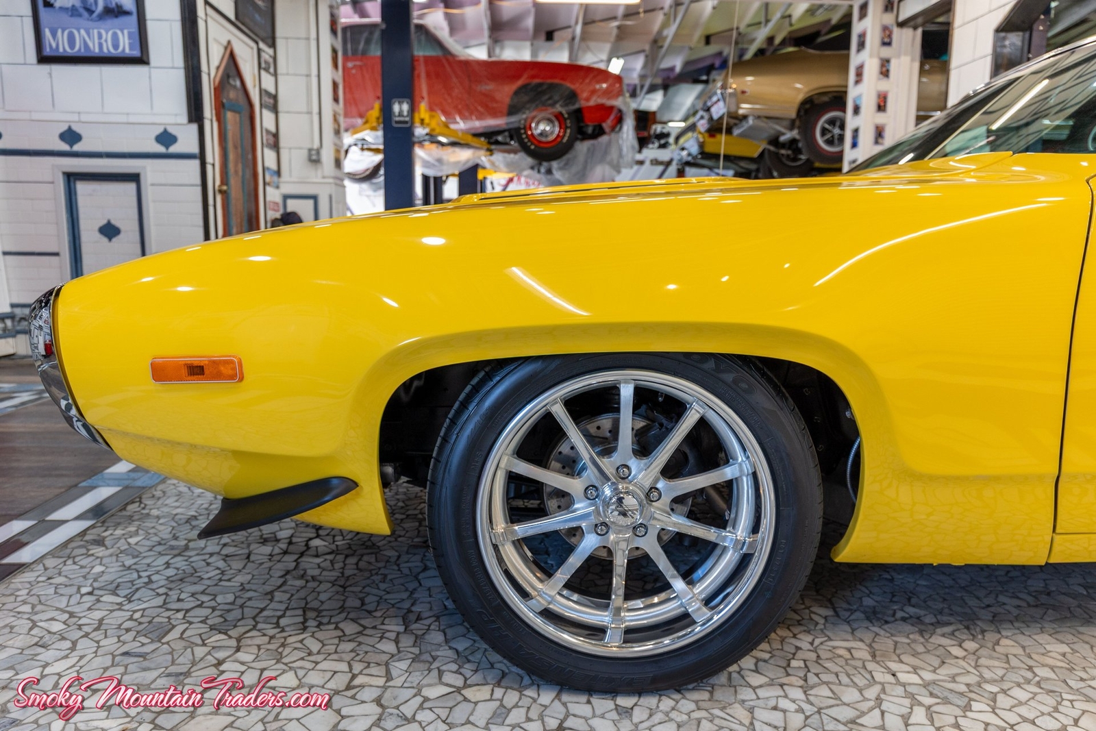 Plymouth-Road-Runner-1972-7